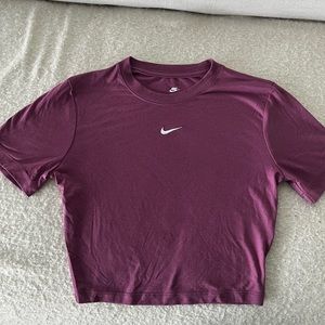 Gently used . Amazing Nike Women's XS short sleeve T-Shirt. Slim fit